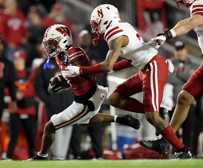 Will Pauling 12-yard reception Q2 2023 Wisconsin vs Nebraska football USATSI_21931197